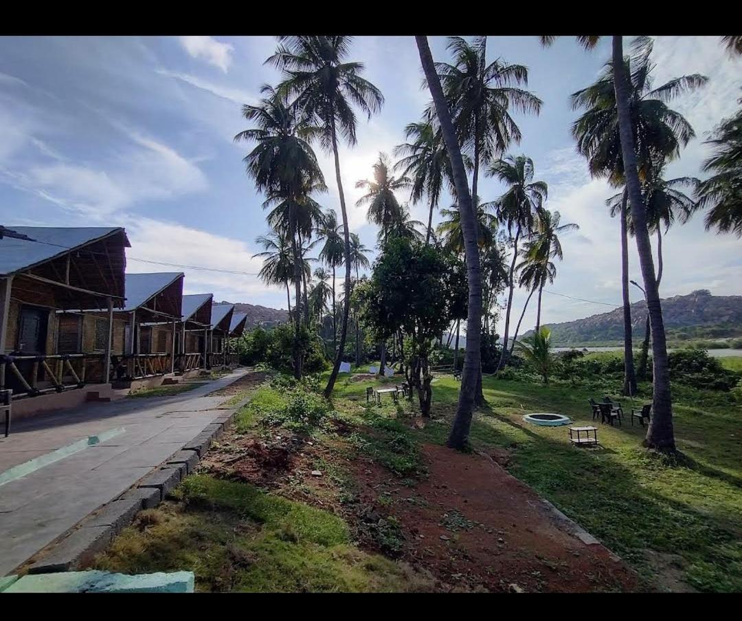 Hotel River Bay Hampi Esterno foto